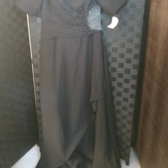 Size 16 black formal gown - Picture 2 of 5